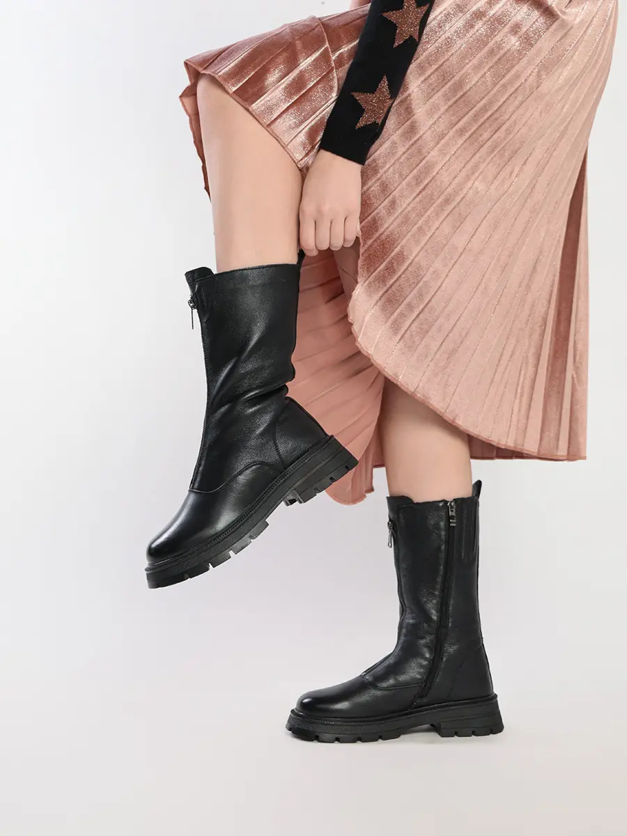 Полусапоги черного цвета с молниями